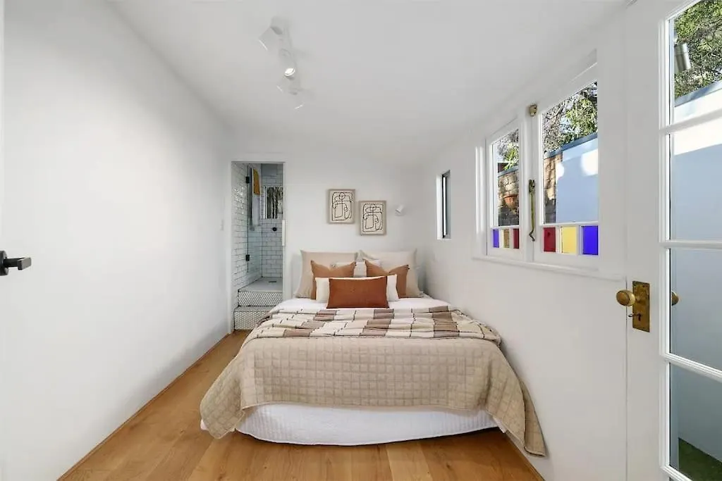 Balmain Central Cozy 3 Bed House-1