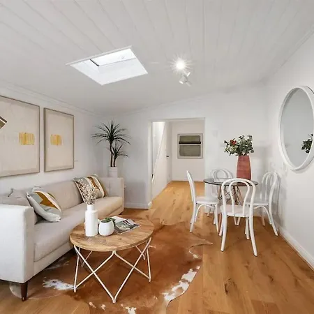 Balmain Central Cozy 3 Bed House-2