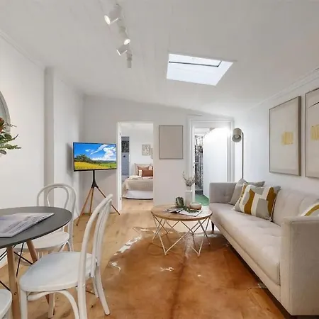 Balmain Central Cozy 3 Bed House-3