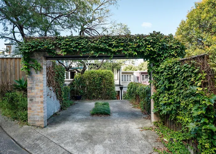 Spacious Glebe Luxe House 2Br, 2Ba, Free Lockable Parking And Entertainer'S Kitchen Sydney